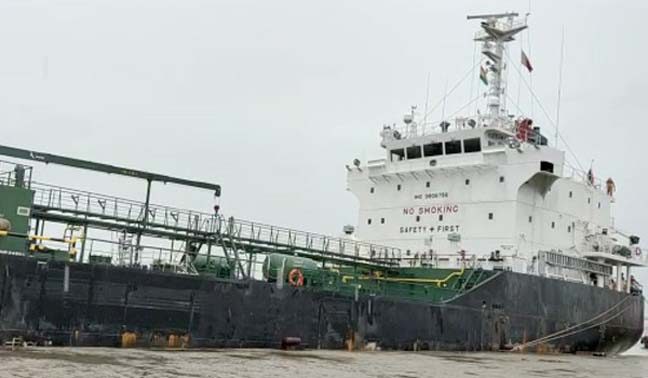 ಹಡಗು ಚಲಿಸುತ್ತಿರುವಾಗಲೇ ಕ್ಯಾಪ್ಟನ್ ಸಾವು: ಕಾರವಾರ ಬಂದರಿಗೆ ಬಂದ ಹಡಗು