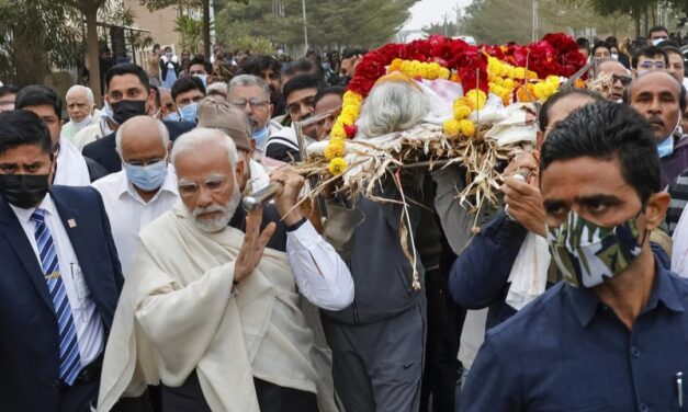 ಪಂಚಭೂತಗಳಲ್ಲಿ ಲೀನರಾದ ಶತಾಯುಷಿ ಹೀರಾಬೇನ್ ಮೋದಿ