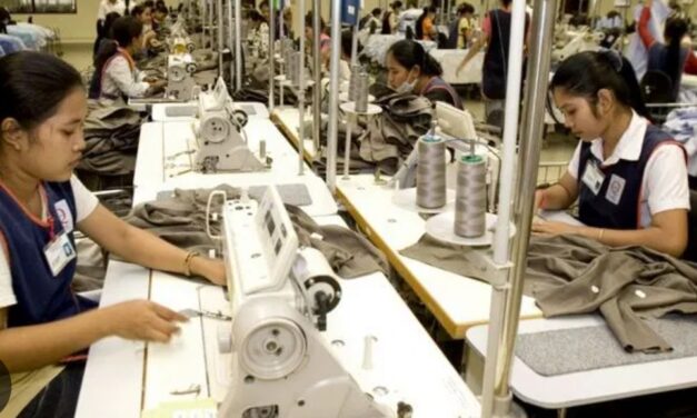 ಗಾರ್ಮೆಂಟ್ಸ್‌ ನೌಕರರ ವೇತನದಲ್ಲಿ ಶೇ.14ರಷ್ಟು ಹೆಚ್ಚಳ: ಯಾರ್ ಯಾರಿಗೆ ಎಷ್ಟು ಸಂಬಳ..?